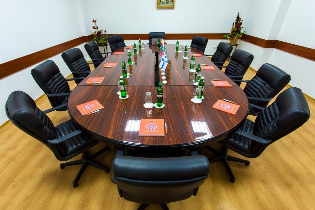 Conference Hotel Suputnyk Lviv Exterior photo
